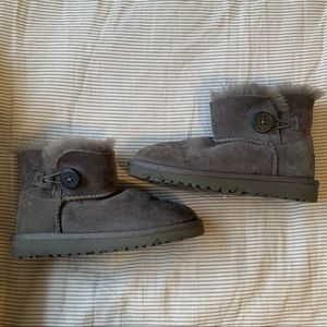 UGG Bailey Button Short Grey